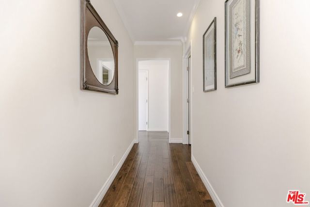 2916 Henrietta Avenue, La Crescenta CA: https://media.crmls.org/mediaz/4fce4361-2801-420c-9749-e0e34264b85a.jpg
