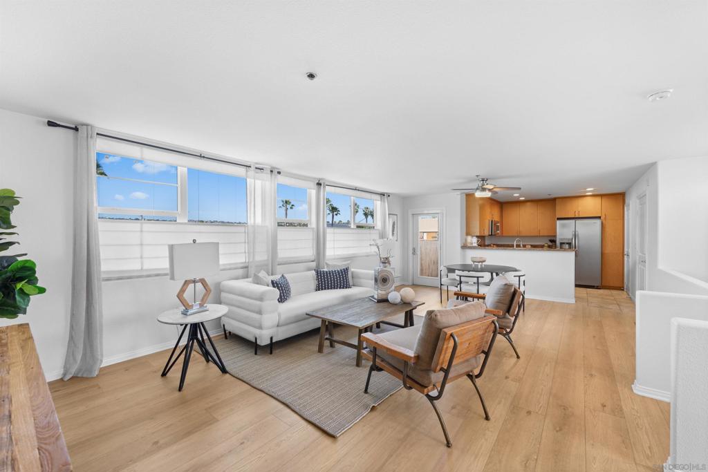 924 Hornblend St - photo 2
