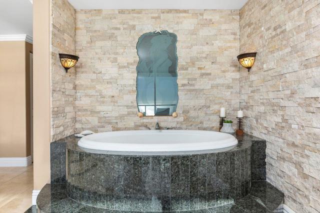 1200 Harbor N, Oceanside CA: https://media.crmls.org/mediaz/4fcfd830-b247-4062-9eb2-f4fdced5a8bf.jpg