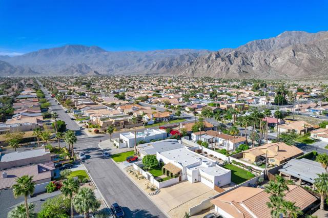 52685 Avenida Ramirez, La Quinta CA: https://media.crmls.org/mediaz/4fcff87a-acb3-45c4-9e98-7aa9399adb7b.jpg