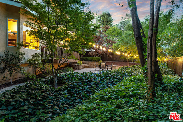 23040 Blue Bird Drive, Calabasas CA: https://media.crmls.org/mediaz/4fd01187-1927-4b73-a636-2cbafe2f7175.jpg