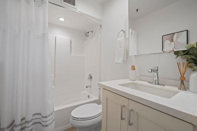 4730 Noyes ST, San Diego CA: https://media.crmls.org/mediaz/4fd0b79d-c8b7-41a8-a77d-d77a18a718b8.jpg