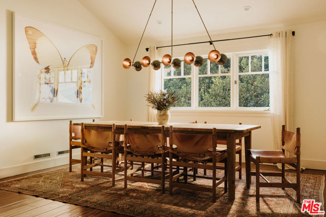 6172 Bonsall Drive, Malibu CA: https://media.crmls.org/mediaz/4fd11904-5006-489f-b978-5b2fd9a51b9d.jpg