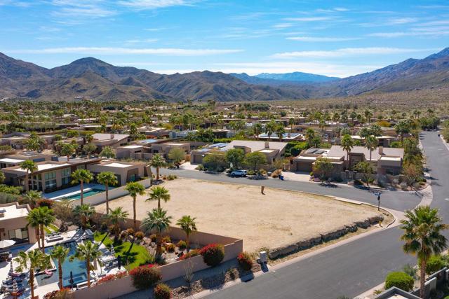 250 Lautner Lane, Palm Springs CA: https://media.crmls.org/mediaz/4fd17799-db5c-4352-9bad-3b170ab4e0d0.jpg