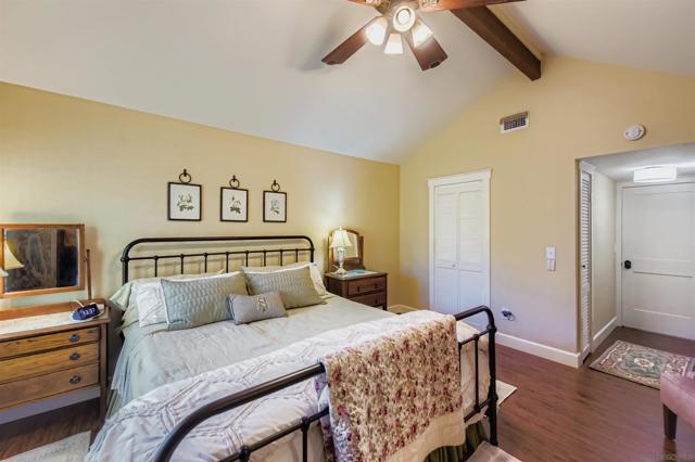 5150 Abuela Dr, San Diego CA: https://media.crmls.org/mediaz/4fd19cb8-f338-40a4-a83d-279bd24943a4.jpg