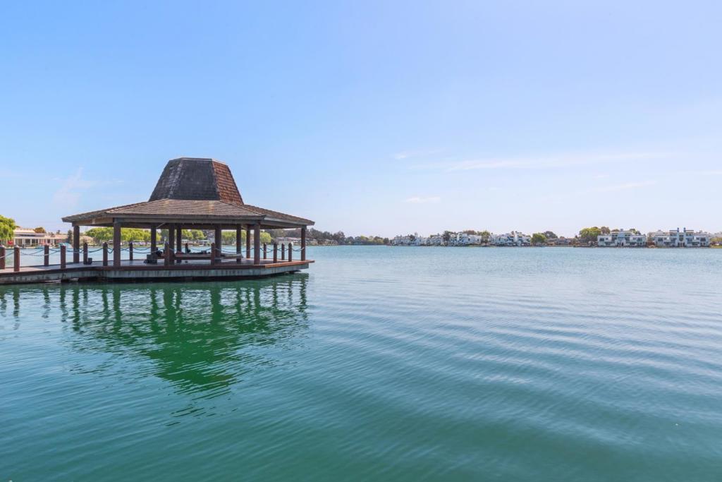 https://media.crmls.org/mediaz/4fd1a836-a7af-4127-be20-71f2fb80530f.jpg?preset=X-Large