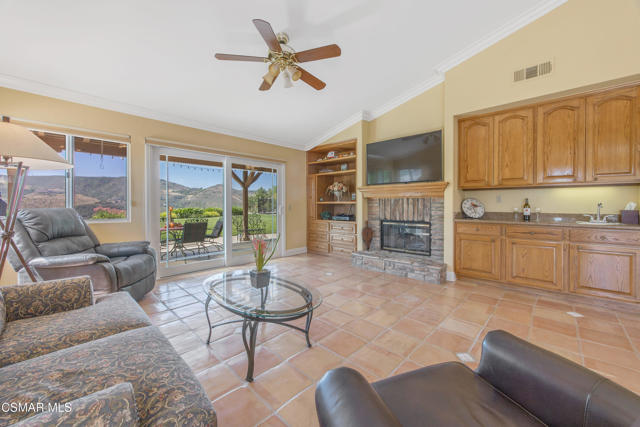 12490 Ridge Drive, Santa Rosa CA: https://media.crmls.org/mediaz/4fd21ea9-5e87-4bd9-bdf1-15bad6aa0f68.jpg