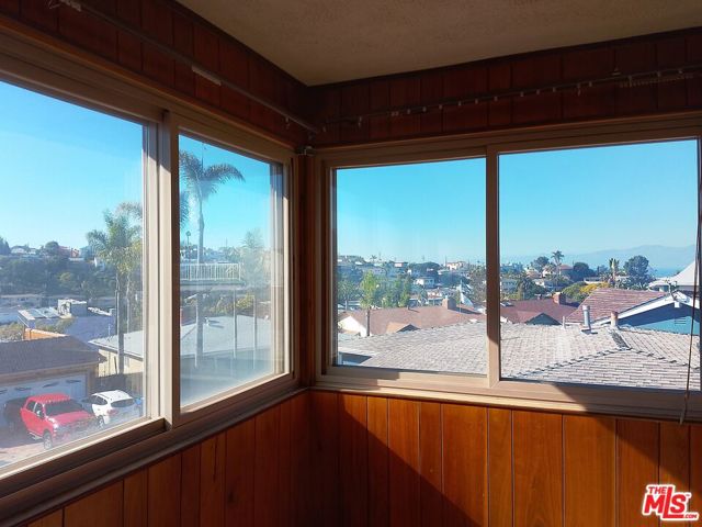 8352 Zitola Terrace, Playa del Rey CA: https://media.crmls.org/mediaz/4fd23290-f64c-403a-9afe-a466fd095f69.jpg