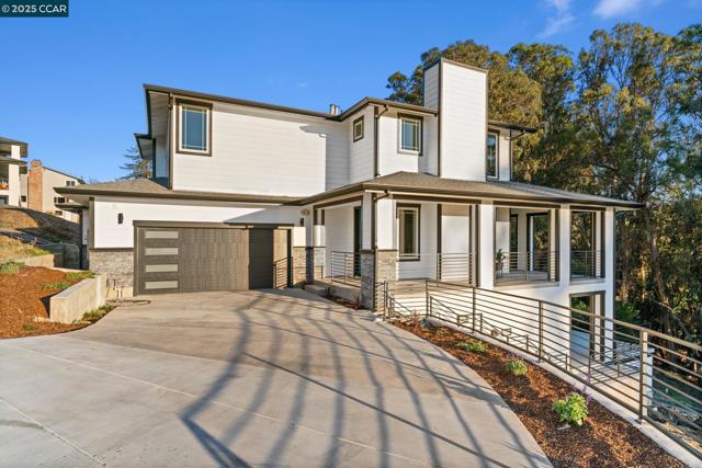 9 Turner Ct, Oakland CA: https://media.crmls.org/mediaz/4fd26e68-f75e-414f-a603-d5d9211d8410.jpg