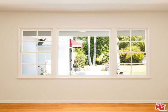 315 26th Street, Santa Monica CA: https://media.crmls.org/mediaz/4fd2c54f-0e65-4c63-a1cd-31242991daa5.jpg