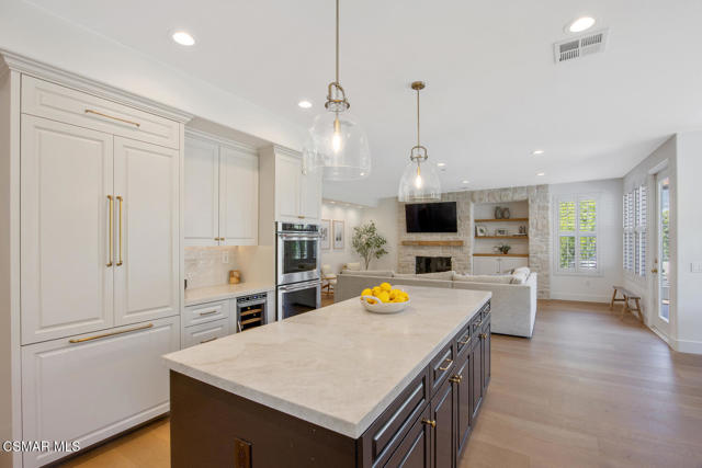 1615 Vista Oaks Way, Westlake Village CA: https://media.crmls.org/mediaz/4fd2f25e-ed83-4544-aab5-7196f605edf3.jpg