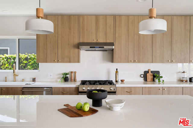 4731 Don Miguel Drive, Los Angeles CA: https://media.crmls.org/mediaz/4fd30fb1-7ead-416f-8645-6c3e66b6d0b9.jpg