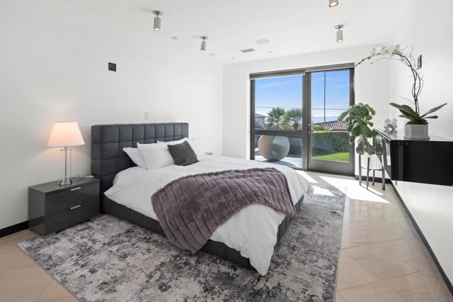 3515 Union St, San Diego CA: https://media.crmls.org/mediaz/4fd31eb4-54f2-4a66-a157-4682fcadba26.jpg