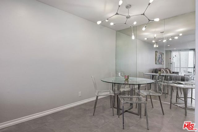 906 N Doheny Drive, West Hollywood CA: https://media.crmls.org/mediaz/4fd36f93-5a3a-487b-8154-3351aa65b8e5.jpg