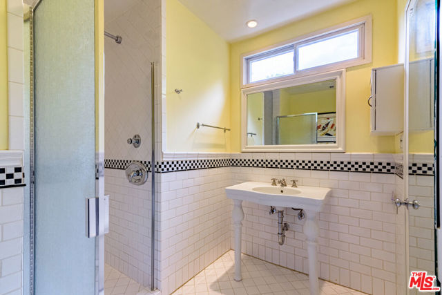 Primary Bathroom Tub & Shower