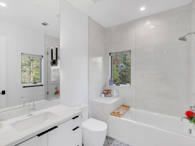 60 Glengarry Way, Hillsborough CA: https://media.crmls.org/mediaz/4fd3b5fd-24bc-4a39-9772-50fdb1b18800.jpg
