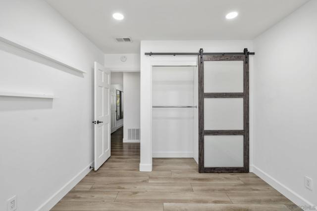 17268 Bernardo Oaks Dr, San Diego CA: https://media.crmls.org/mediaz/4fd3f4e4-92be-4a34-8a01-3241adee3321.jpg