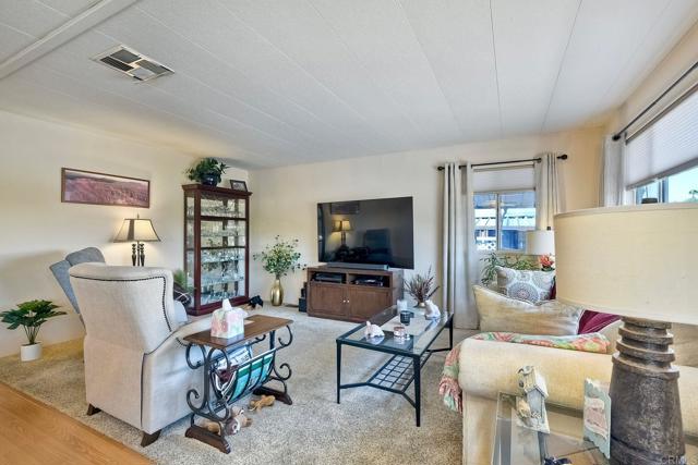 Detail Gallery Image 12 of 37 For 1010 E Bobier Dr #170,  Vista,  CA 92084 - 2 Beds | 2 Baths