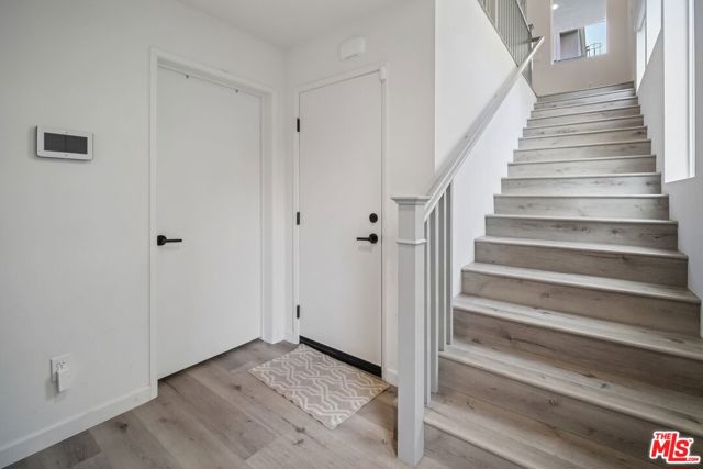 11821 W Holly Way, Valley Village CA: https://media.crmls.org/mediaz/4fd45aef-721d-499f-b016-67adbcefc5ef.jpg