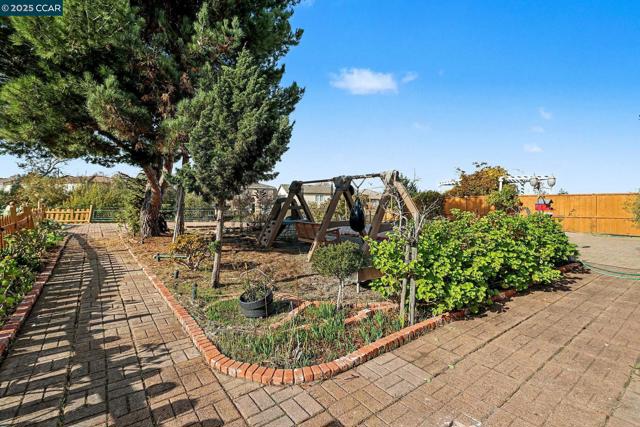 5701 Oakmont Dr, Richmond CA: https://media.crmls.org/mediaz/4fd46683-5a3e-4e48-b03e-23f2db314353.jpg