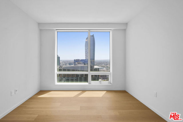 877 Francisco Street, Los Angeles CA: https://media.crmls.org/mediaz/4fd52eb4-c3fe-4b01-90df-e8ad605b6890.jpg