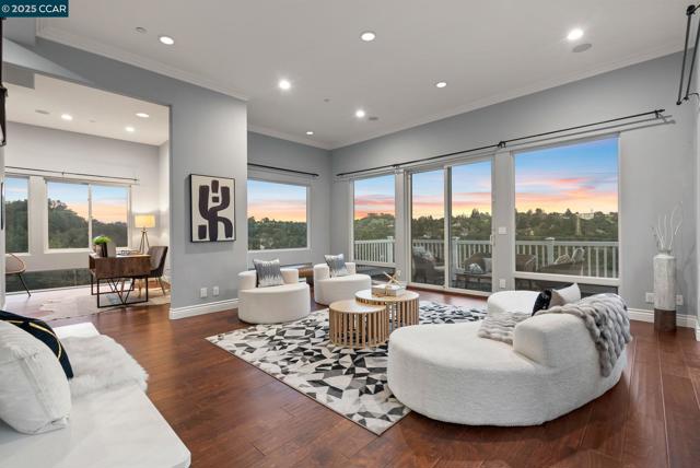102 Barbara Rd, Orinda CA: https://media.crmls.org/mediaz/4fd58fd0-6361-4567-93f3-9eb7395330e2.jpg
