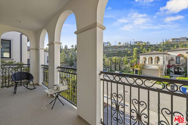 20162 W Cromwell Way, Porter Ranch CA: https://media.crmls.org/mediaz/4fd61168-568a-4f51-9d42-2cc502e07528.jpg