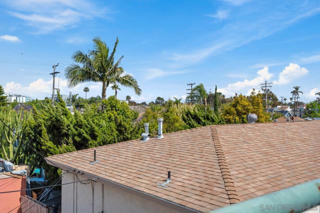 1268 Essex St, San Diego CA: https://media.crmls.org/mediaz/4fd7f677-b837-44fb-8fd7-3372c98fc3a6.jpg