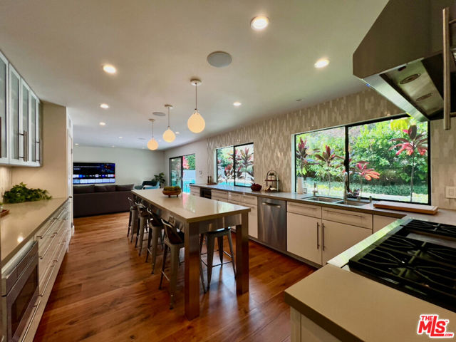 6435 Innsdale Drive, Los Angeles CA: https://media.crmls.org/mediaz/4fd879f6-6932-4a93-9909-e0292ed9edcc.jpg