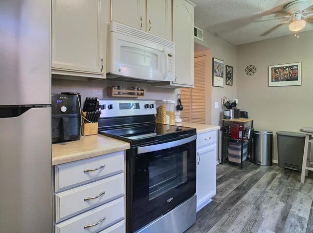 12553 Mapleview Street, Lakeside CA: https://media.crmls.org/mediaz/4fd8a4d2-2356-4301-9084-a14d66406a4b.jpg