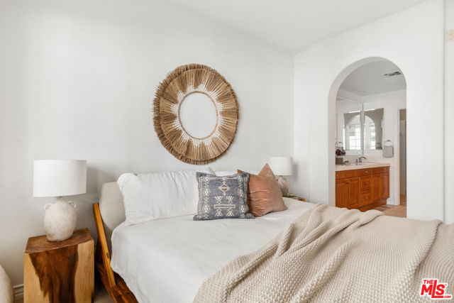7101 Playa Vista Drive, Playa Vista CA: https://media.crmls.org/mediaz/4fd8f42f-783c-40f5-bb9e-0bb3f21362c4.jpg