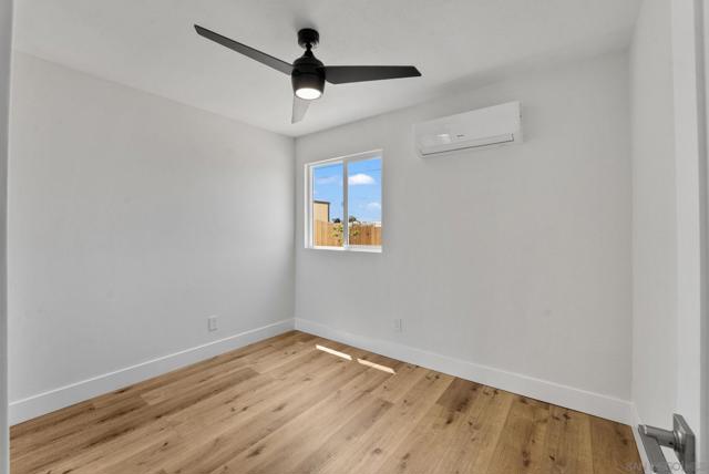 4316 Clairemont Dr, San Diego CA: https://media.crmls.org/mediaz/4fda1ec1-e1d4-4dad-988b-96fb5276f073.jpg