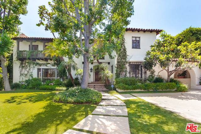627 N Alta Drive, Beverly Hills CA: https://media.crmls.org/mediaz/4fdaa95c-2a61-42bf-aa53-bc7d807b0664.jpg