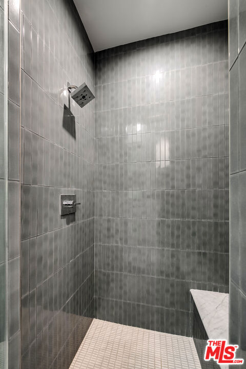 https://media.crmls.org/mediaz/4fdad471-7808-4ccb-9f38-3ad0d815592d.jpg?preset=X-Large