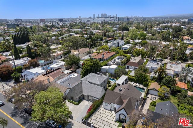 515 N Crescent Heights Boulevard, Los Angeles CA: https://media.crmls.org/mediaz/4fdb5e02-dcb1-4533-a68a-4f0b2160cc2e.jpg