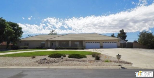 6950 Oak View Court, Oak Hills CA: https://media.crmls.org/mediaz/4fdb9221-a2ad-40cc-bcab-c78c2c6ee589.jpg