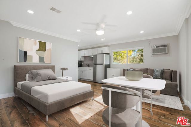 19753 Jeffrey Place, Woodland Hills CA: https://media.crmls.org/mediaz/4fdbbfb9-e7f6-40f4-9b71-8aaf3ca26f75.jpg