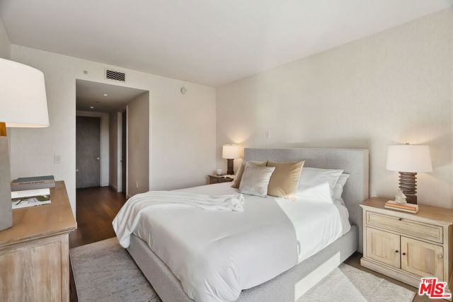 1755 Ocean Avenue, Santa Monica CA: https://media.crmls.org/mediaz/4fdbc572-0fc5-4d25-9dc4-8d6001fddd60.jpg