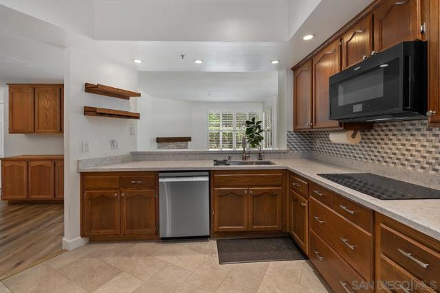 5895 FRIARS RD, San Diego CA: https://media.crmls.org/mediaz/4fdbe0d7-d7c7-4403-bdcf-af4b853b86ee.jpg
