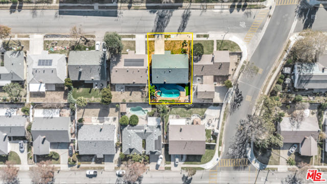 2425 Dusan Street, Simi Valley CA: https://media.crmls.org/mediaz/4fdc385b-fc47-467b-b5eb-bfd911bdc671.jpg