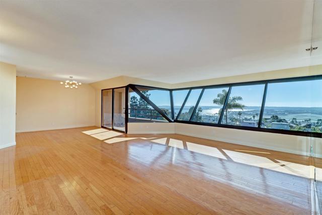 230 W Laurel Street, San Diego CA: https://media.crmls.org/mediaz/4fdc67a4-49d1-47eb-b4e0-8a10f5e9532d.jpg