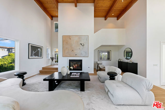 6969 Woodrow Wilson Drive, Los Angeles CA: https://media.crmls.org/mediaz/4fdc89e9-5417-4ff7-b5cb-39c7d957e154.jpg