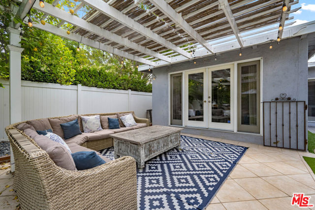 12423 Martha Street, Valley Village CA: https://media.crmls.org/mediaz/4fdc9ef2-dc39-45cc-9b99-fe99302899a9.jpg