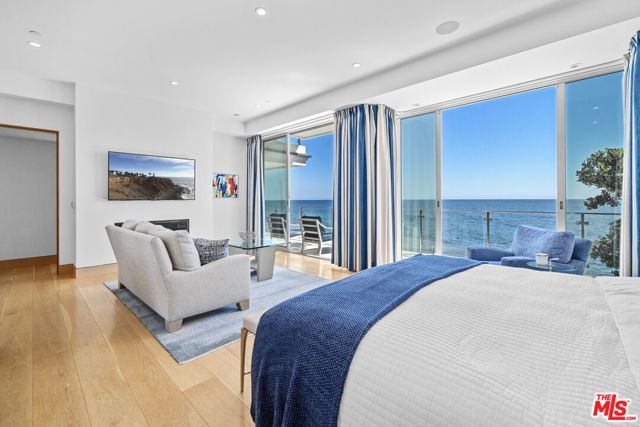 24380 Malibu Road, Malibu CA: https://media.crmls.org/mediaz/4fdcaa9d-af1d-4999-8164-7c9e3e455403.jpg