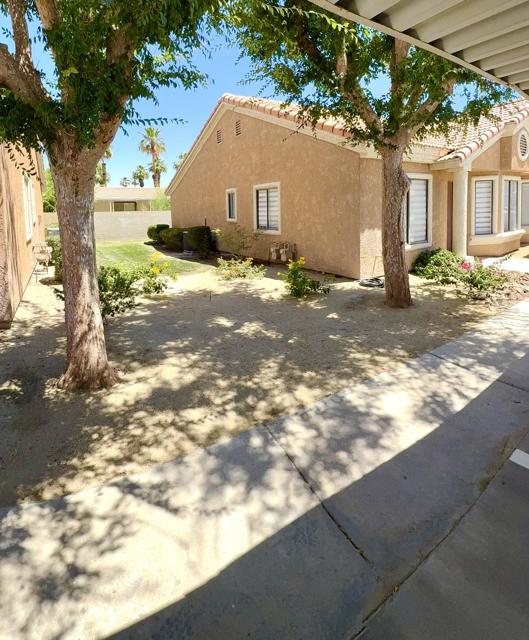 40855 Sandy Gale Lane, Palm Desert CA: https://media.crmls.org/mediaz/4fdcecd9-eb85-4721-ab23-e5c4c863078c.jpg