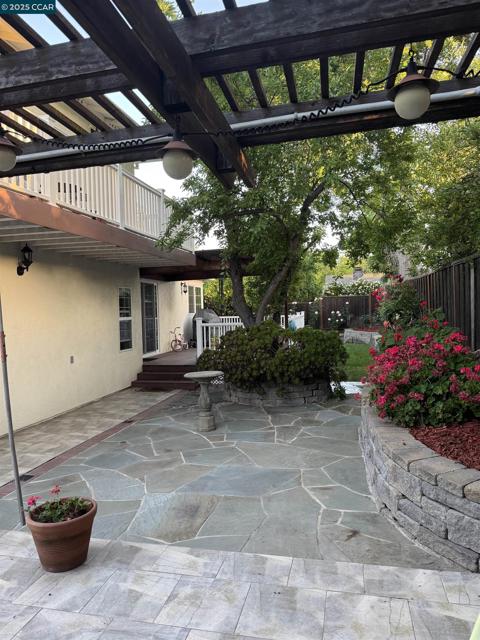 898 Luxury Dr, Concord CA: https://media.crmls.org/mediaz/4fdd6731-791b-41ac-94fb-41845082e3f8.jpg