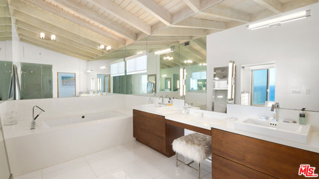 31654 Broad Beach Road photo 35