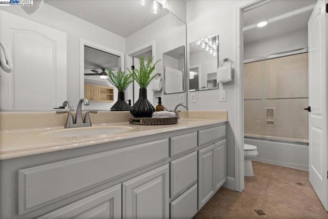 318 Montoya Way, Danville CA: https://media.crmls.org/mediaz/4fdda05f-bbf8-41ba-b28e-59048f1eb650.jpg