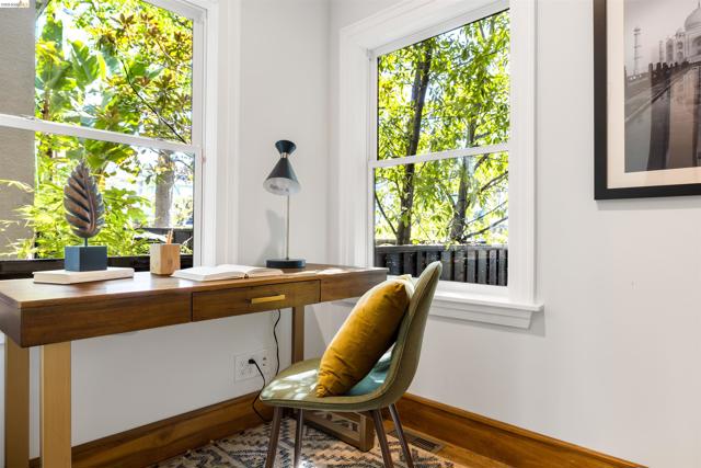 Image 16 of 41 For 3208 Claremont Ave