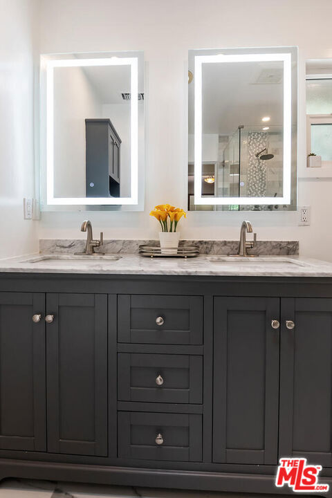 13155 Hartsook Street, Sherman Oaks CA: https://media.crmls.org/mediaz/4fdde6c1-0202-43bb-84ad-cbceb6de8eaf.jpg